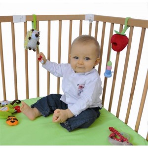 Latitude Enfant Jablíčko s červíčkem na zavěšení - 1 Latitude Enfant Jablíčko s červíčkem na zavěšení - 1