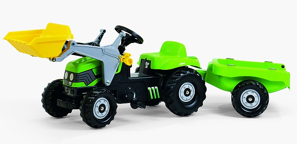 Traktor s přívěsným vozíkem a nakládací lžicí
