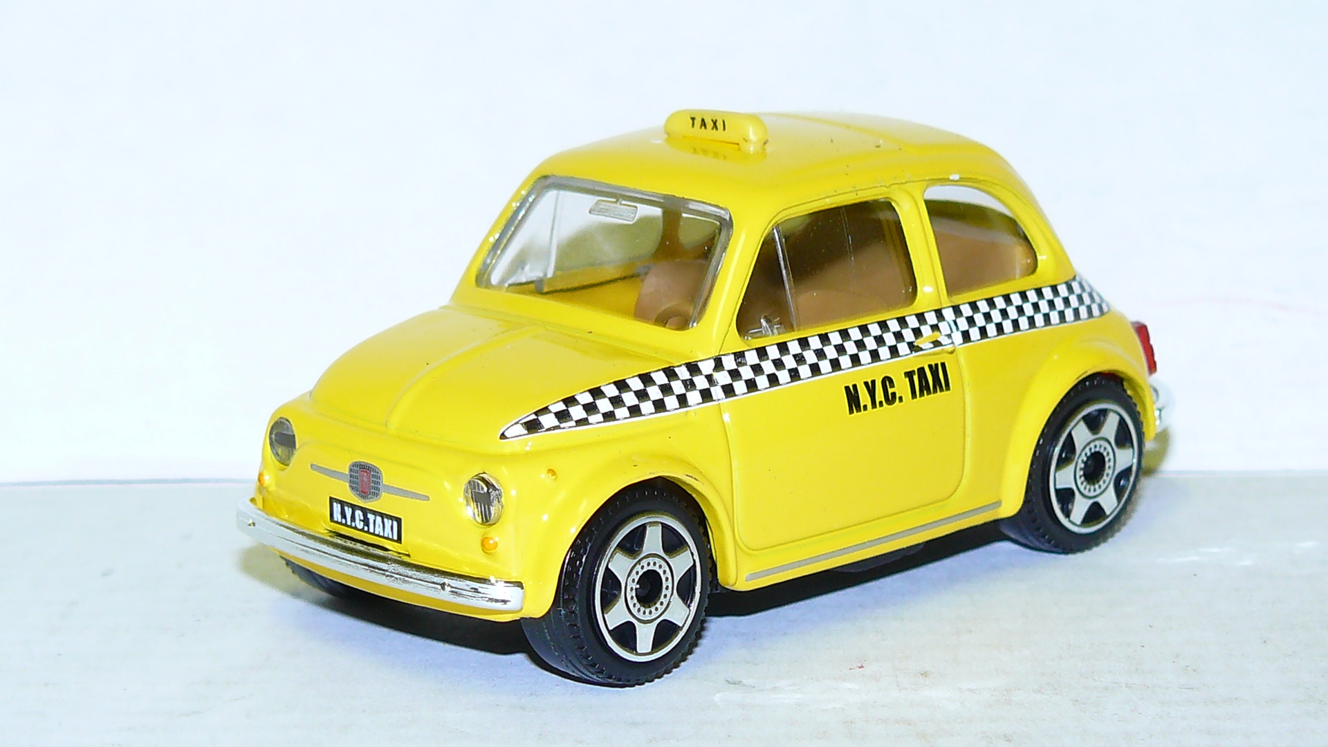 Burago Fiat 500 N.Y.C. TAXI 1:43