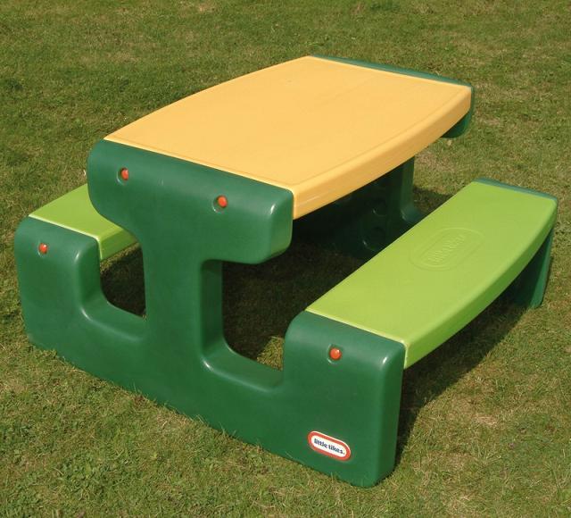 Piknikový stoleček evergreen Little Tikes
